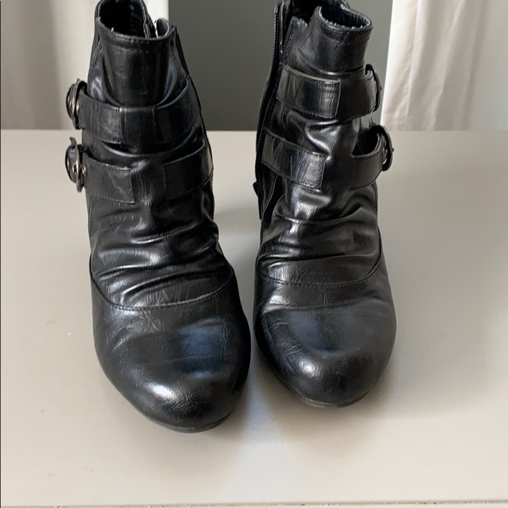 Hot kiss black bootie